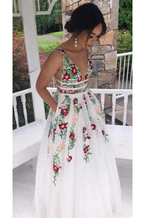 2020 Colorful Embroidery Lace Wedding Gown Floor-Length