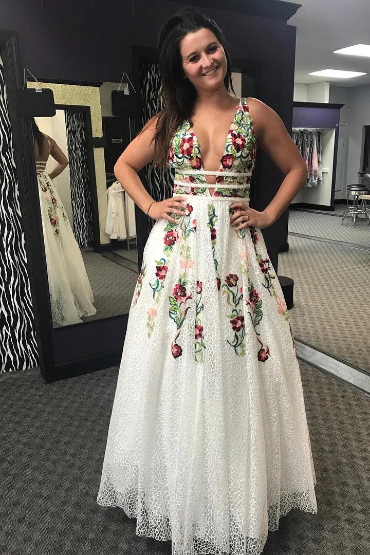2020 Colorful Embroidery Lace Wedding Gown Floor-Length