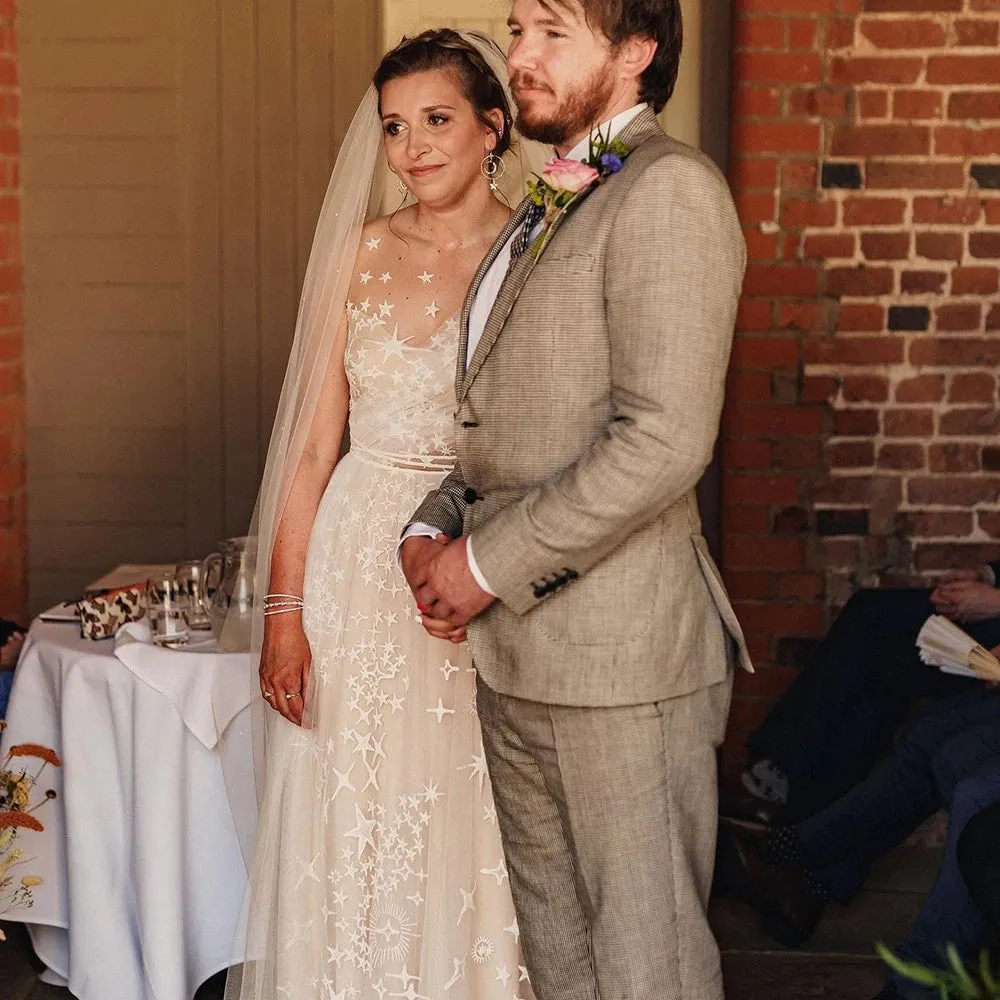 A Line Stars Unique Ruched Tulle Sheath Wedding Dress Customized Illusion Back Rustic Sleeveless Maxi Starry Bridal Gowns