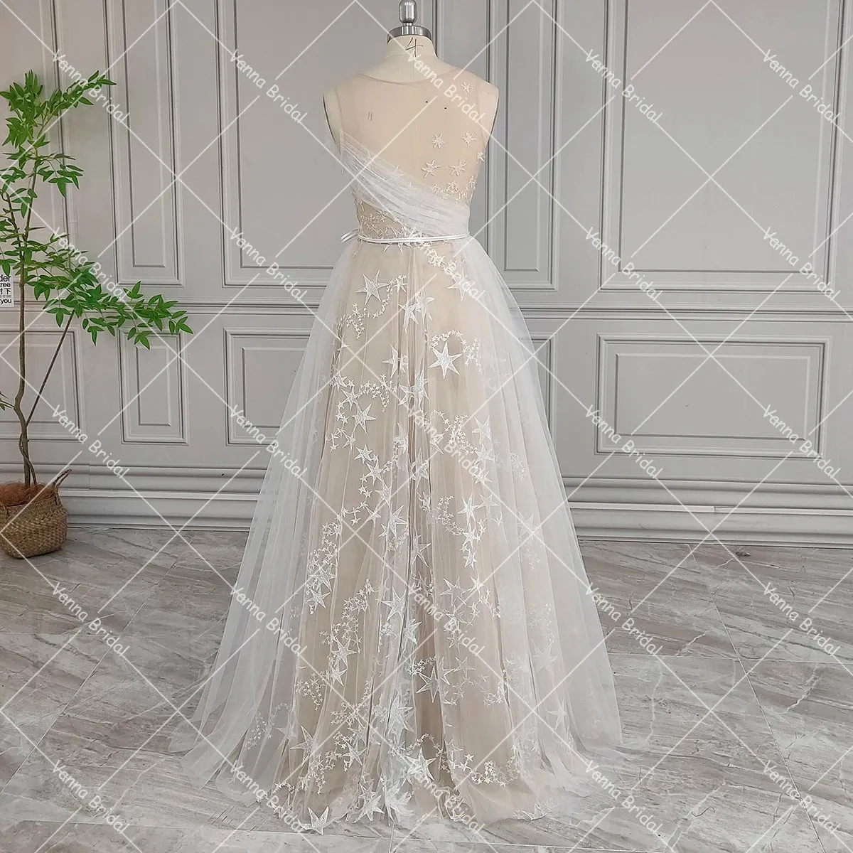 A Line Stars Unique Ruched Tulle Sheath Wedding Dress Customized Illusion Back Rustic Sleeveless Maxi Starry Bridal Gowns