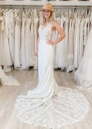 Boho Mermaid V-neck Bridal Dresses with Lace Chapel Train