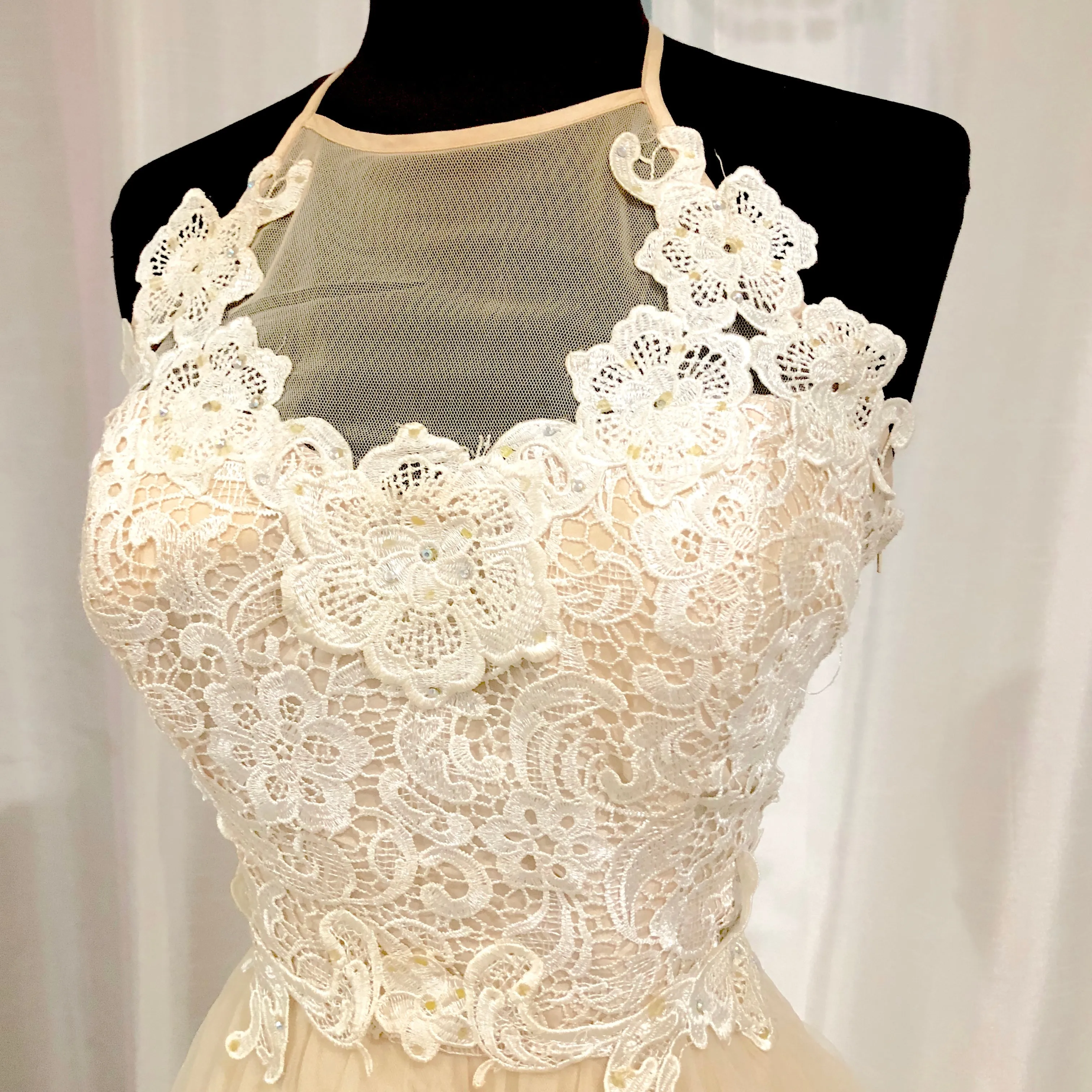 BOUTIQUE Short Cream & White Halter Gown Size 11