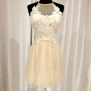 BOUTIQUE Short Cream & White Halter Gown Size 11
