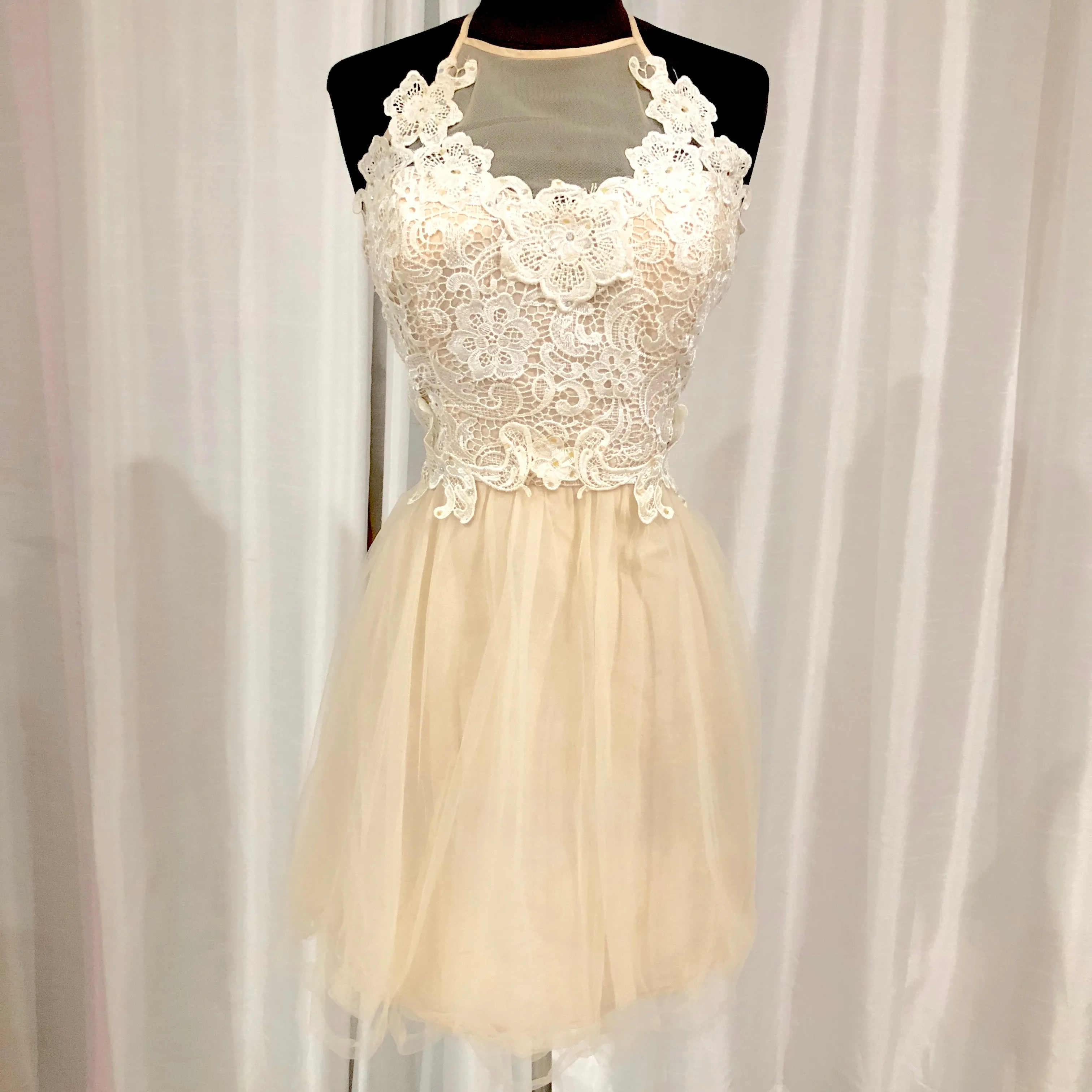 BOUTIQUE Short Cream & White Halter Gown Size 11