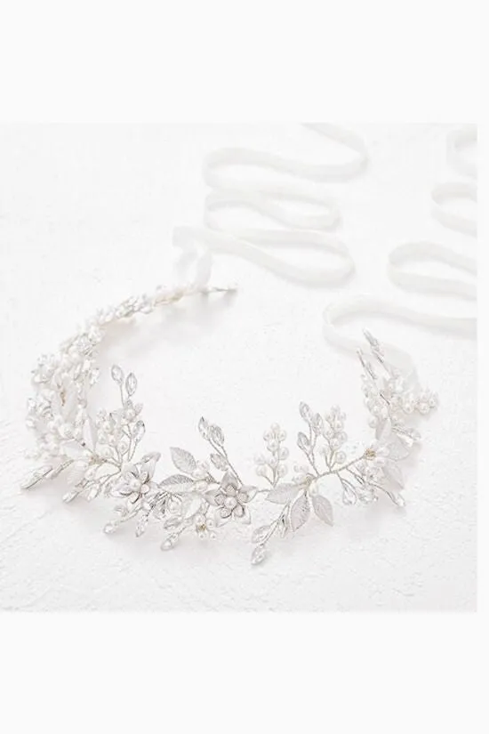 Bridal belt with floral and pearl detail