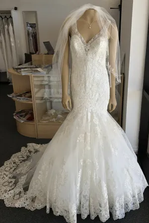 Classic Lace Ivory Mermaid Wedding Dress Beaded V-neckline