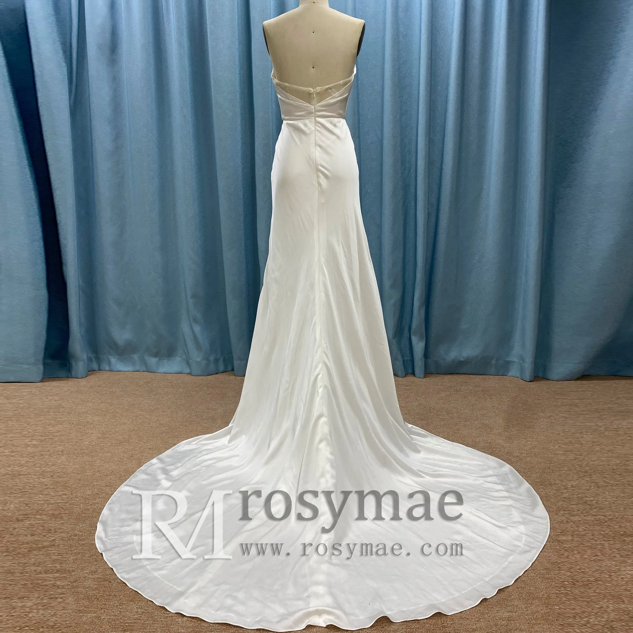 Curve Neck Strapless Satin Wedding Dress with Leg Slit for Bride