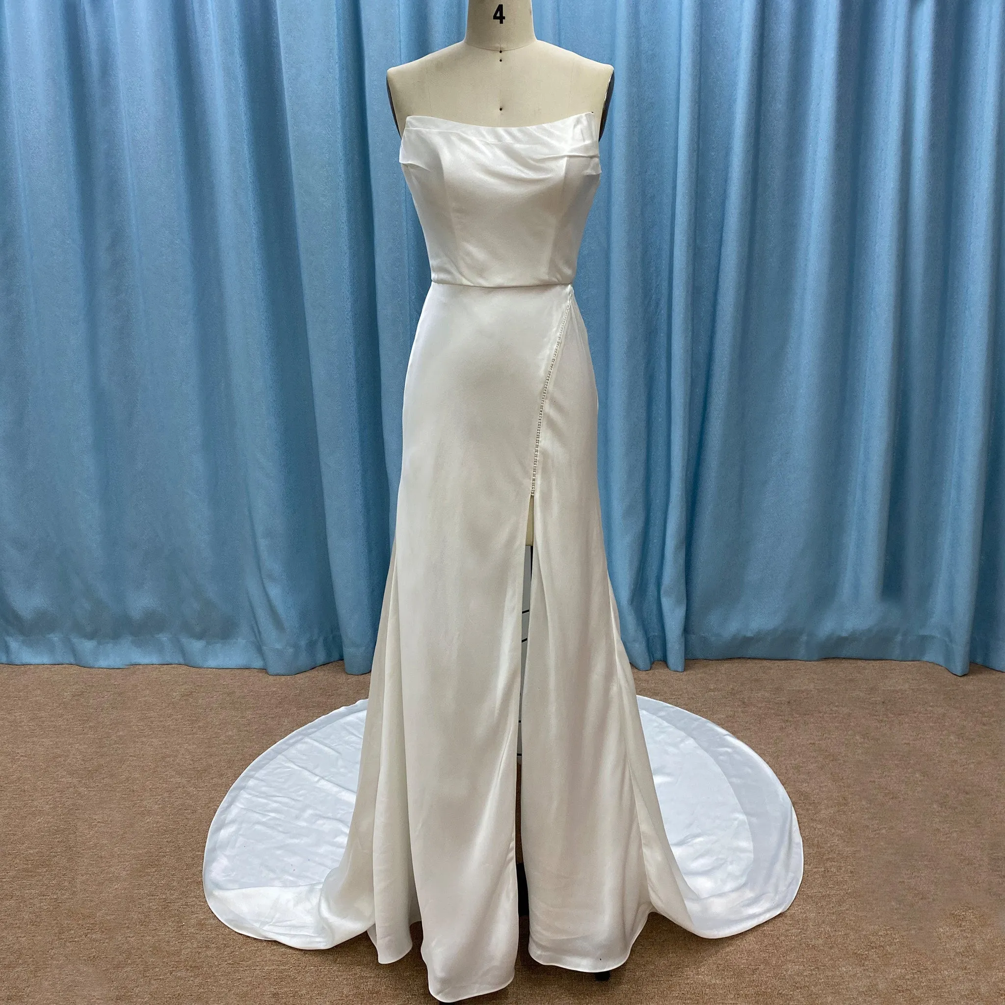 Curve Neck Strapless Satin Wedding Dress with Leg Slit for Bride