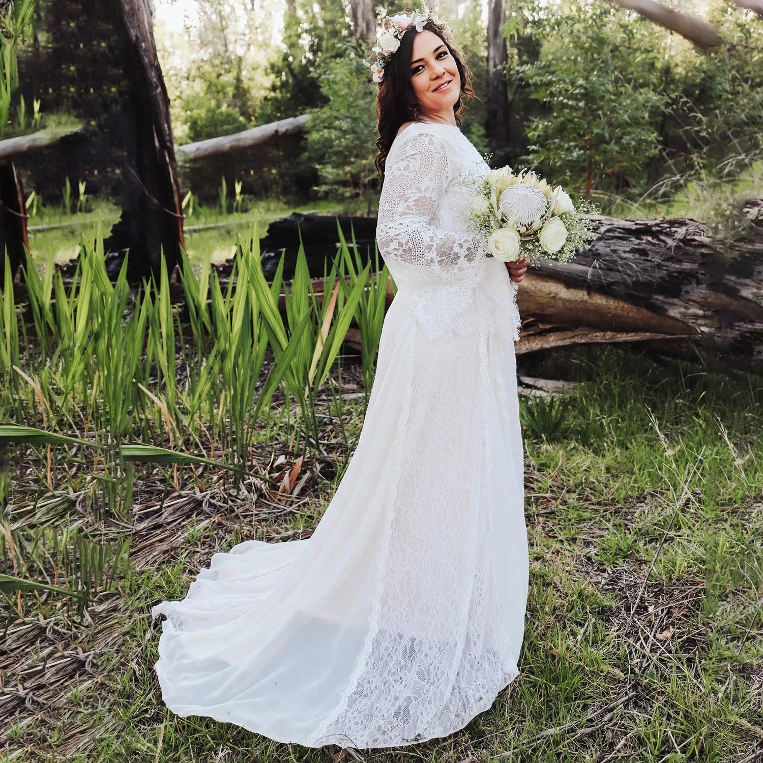 Customized Plus Size Boho Garden Bridal Gowns For Overweight Women Boat Neck Backless Soft Lace Long Bell Sleeves Wedding Dress