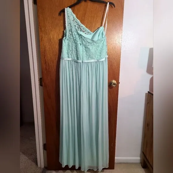 David's Bridal A-LINE chiffon one shoulder bridesmaid dress mint green Size 18