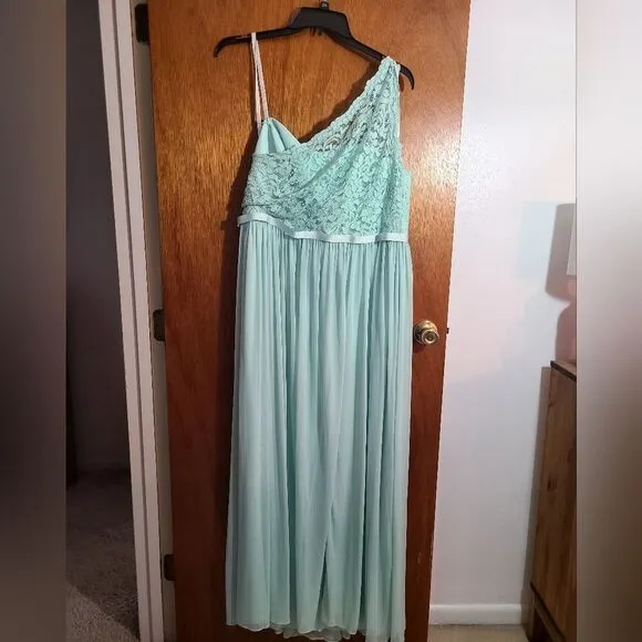 David's Bridal A-LINE chiffon one shoulder bridesmaid dress mint green Size 18
