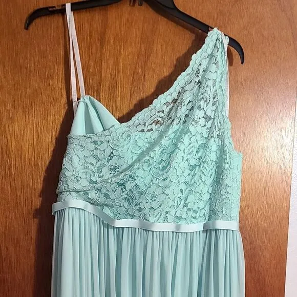 David's Bridal A-LINE chiffon one shoulder bridesmaid dress mint green Size 18