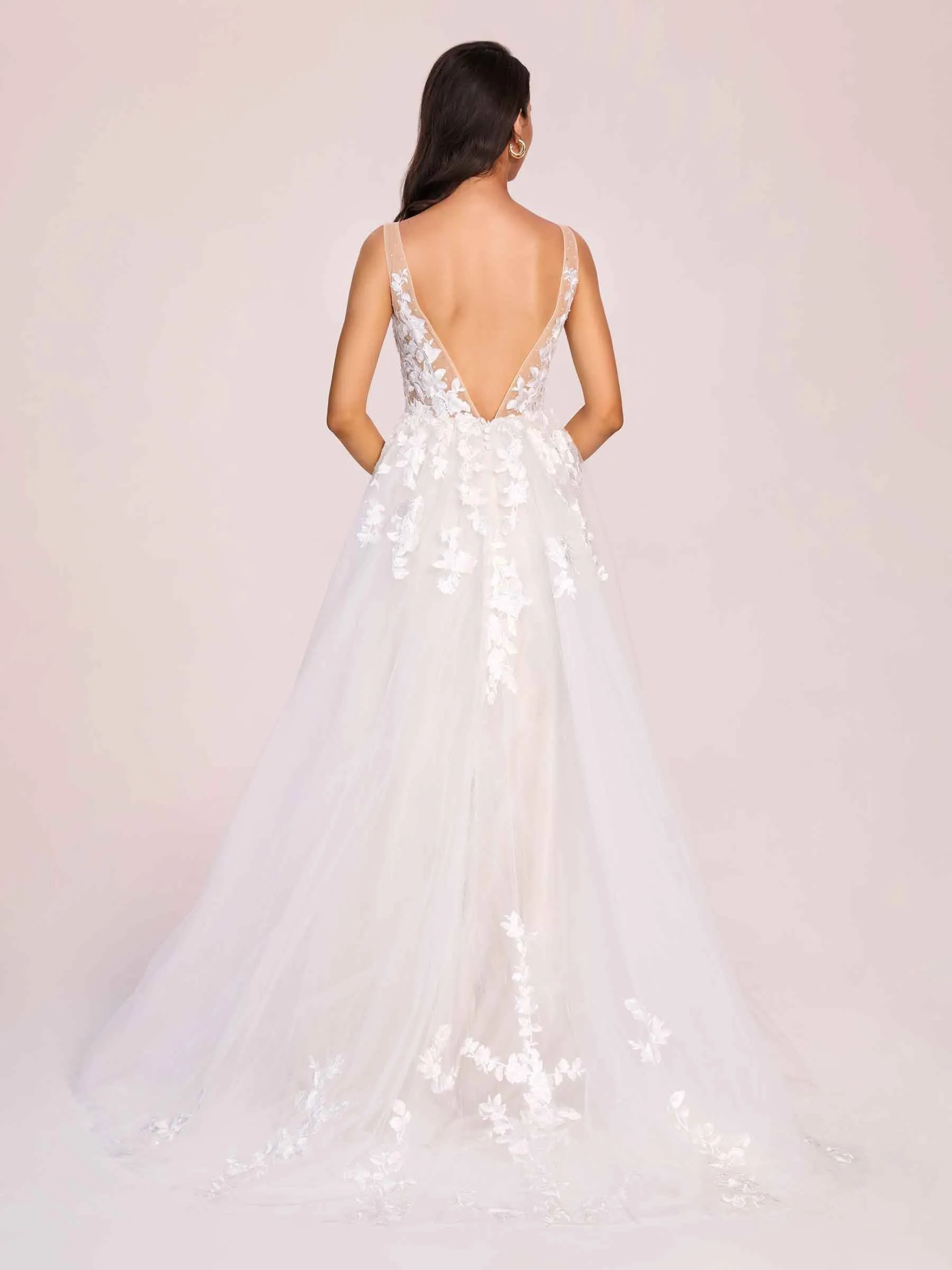 Elegant V-neck Open Back A-line Lace Floor Length Wedding Dress
