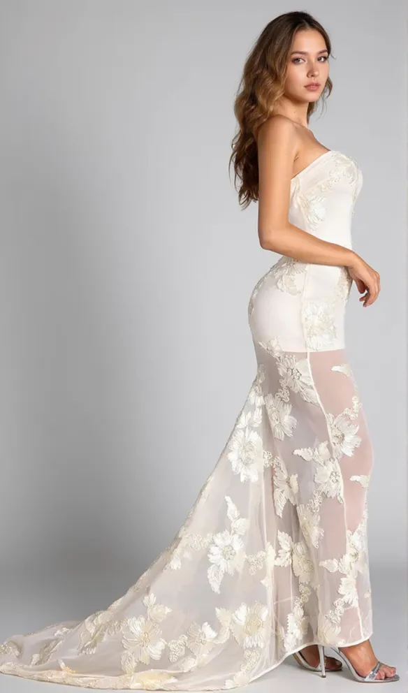 EMBROIDERED STRAPLESS GOWN IN APRICOT