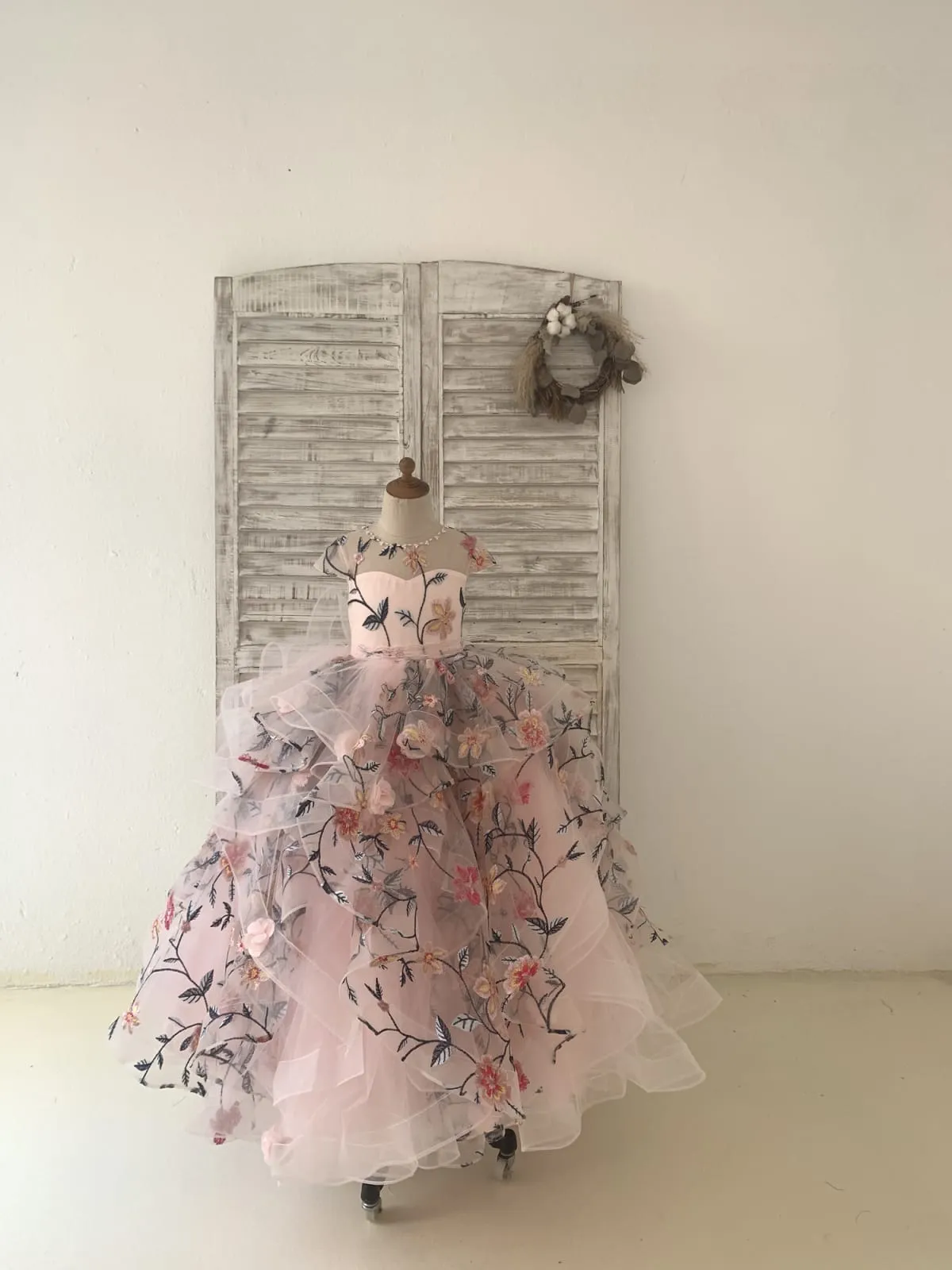 Embroidery Lace Tulle Cap Sleeves Keyhole Back Wedding Flower Girl Dress Pageant Gown
