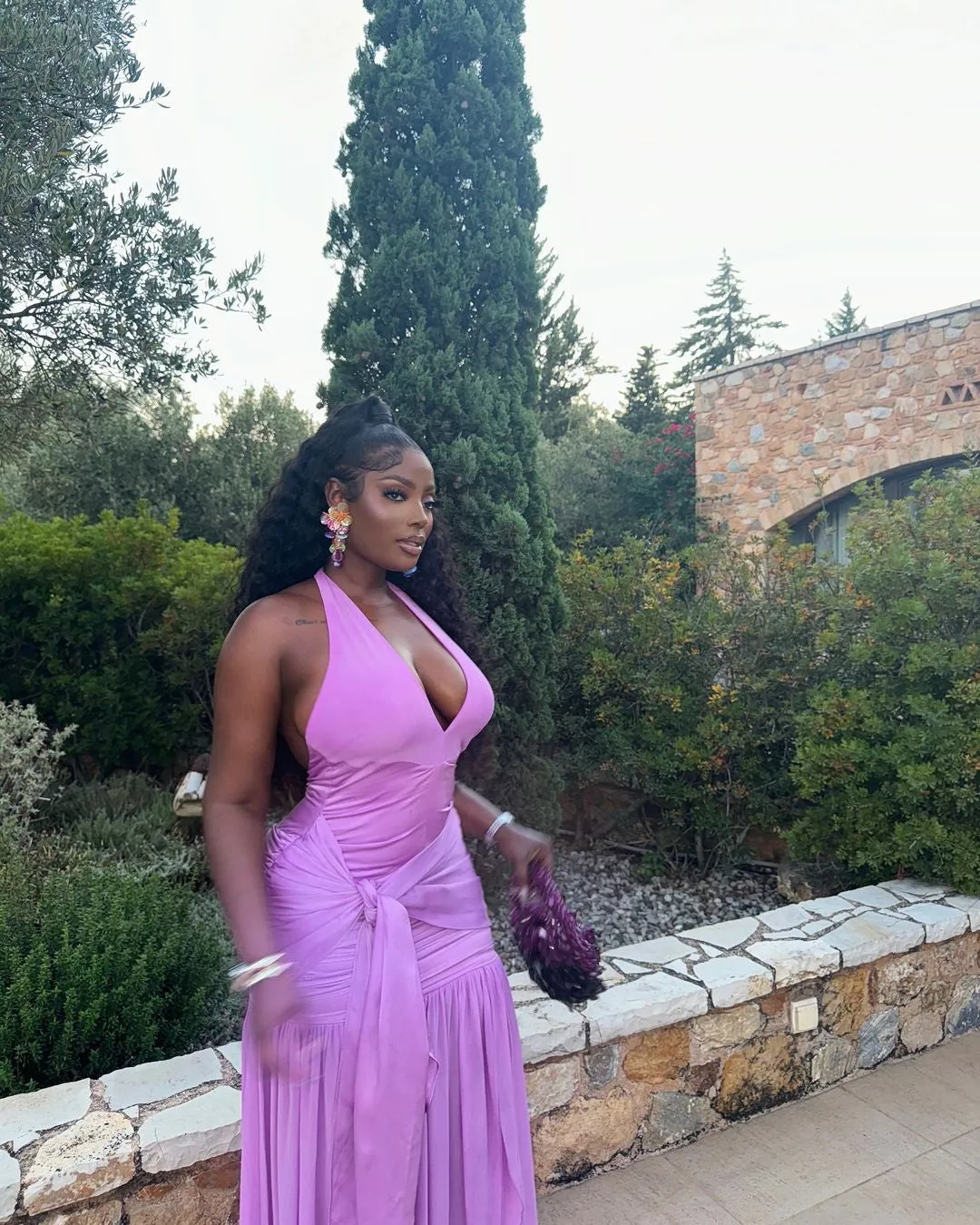Glamorous Halter-Neck Ruched Maxi Dress with Thigh-High Slit