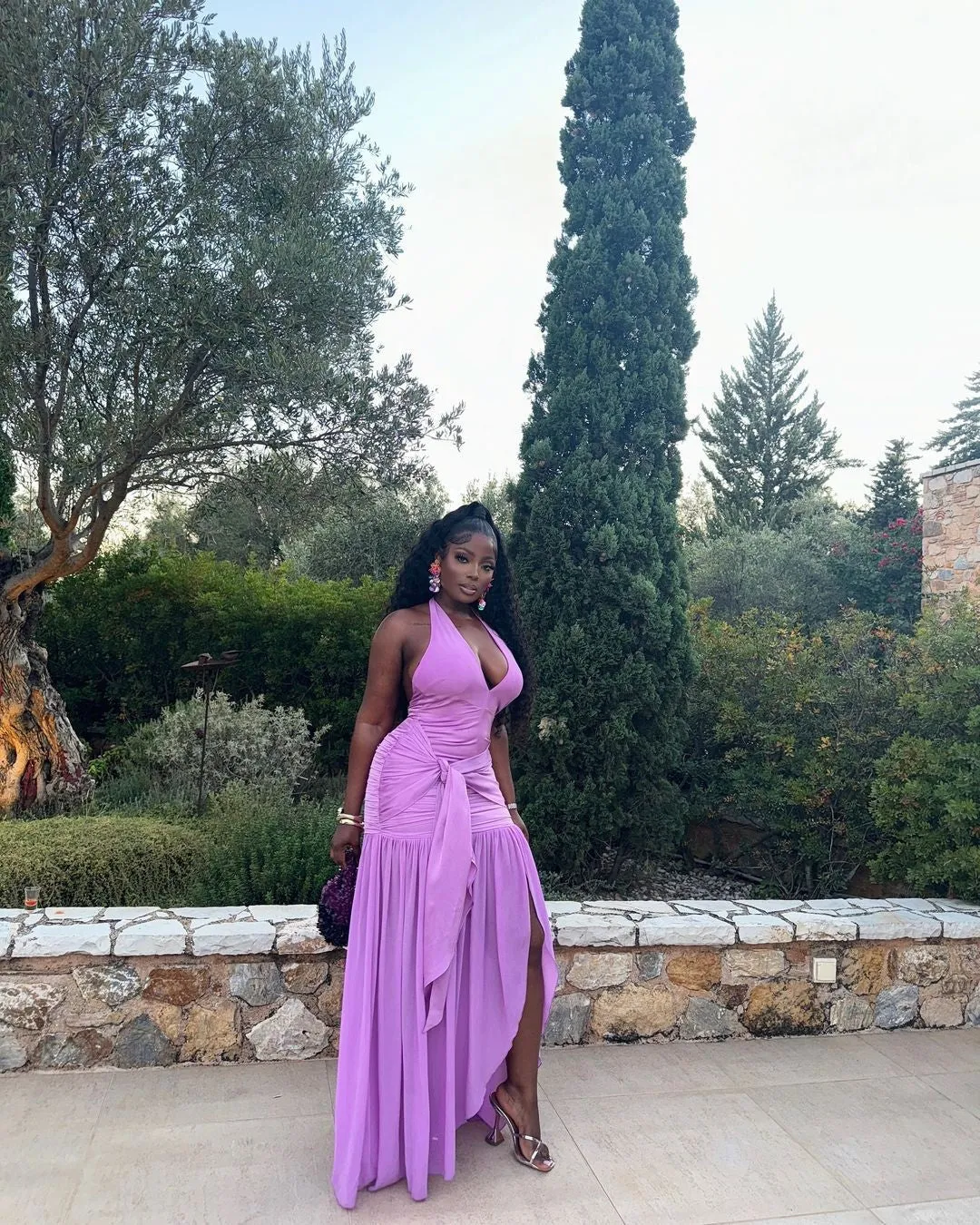 Glamorous Halter-Neck Ruched Maxi Dress with Thigh-High Slit
