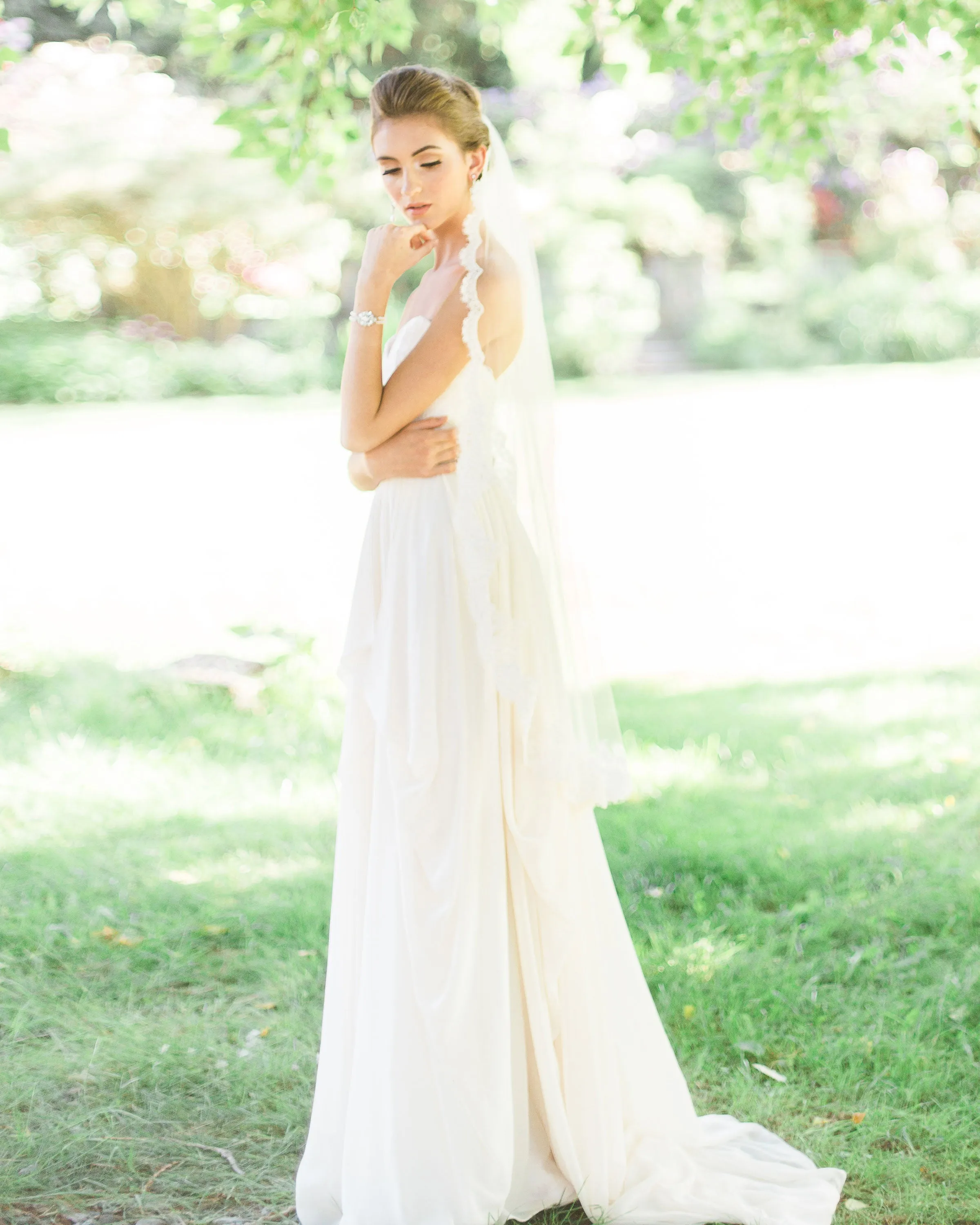 Magnolia Lace Fingertip Veil