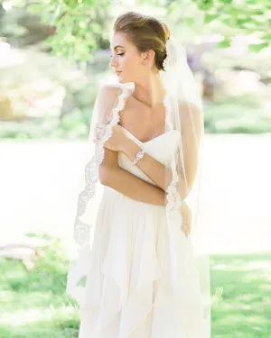Magnolia Lace Fingertip Veil