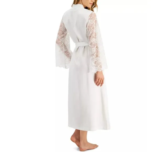 NWOT INC INTERNATIONAL CONCEPTS Lace Sleeve Satin Robe
