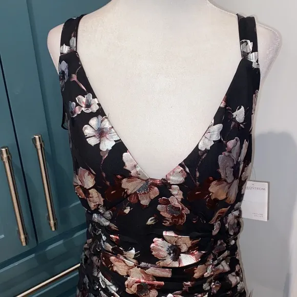 NWT Harlyn Floral Ruched Cocktail Dress in Black Floral