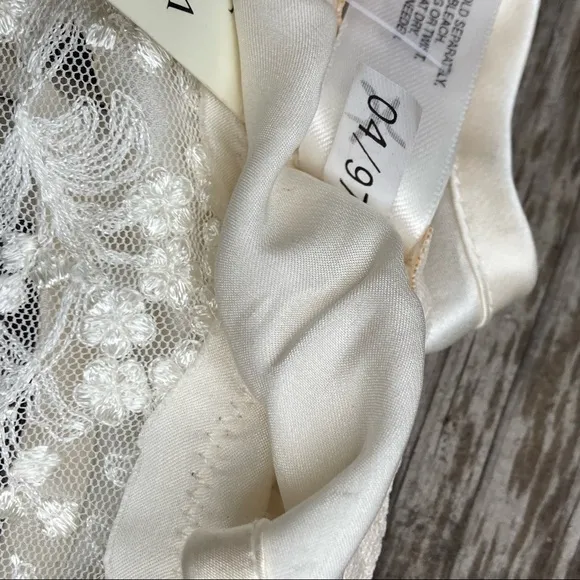 𝅺nwt VINTAGE Victoria’s Secret Garter Belt Cream Satin Lace Adjustable Sz Small
