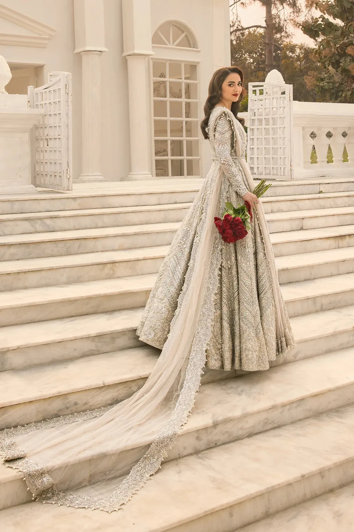 Pakistani wedding dress Pearl white long tail Veil