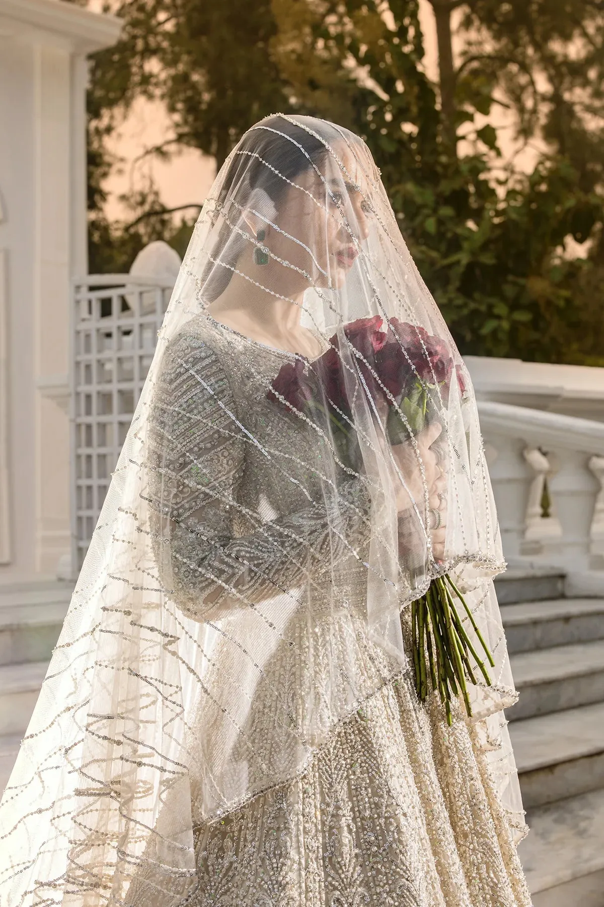 Pakistani wedding dress Pearl white long tail Veil