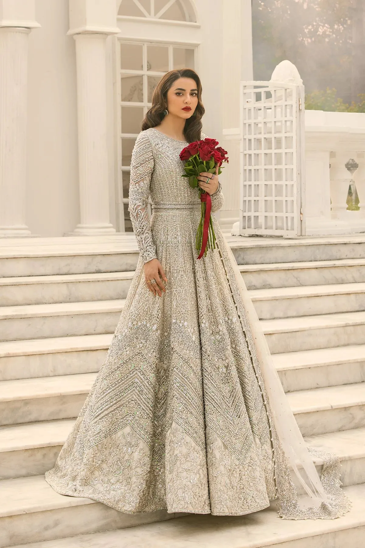 Pakistani wedding dress Pearl white long tail Veil