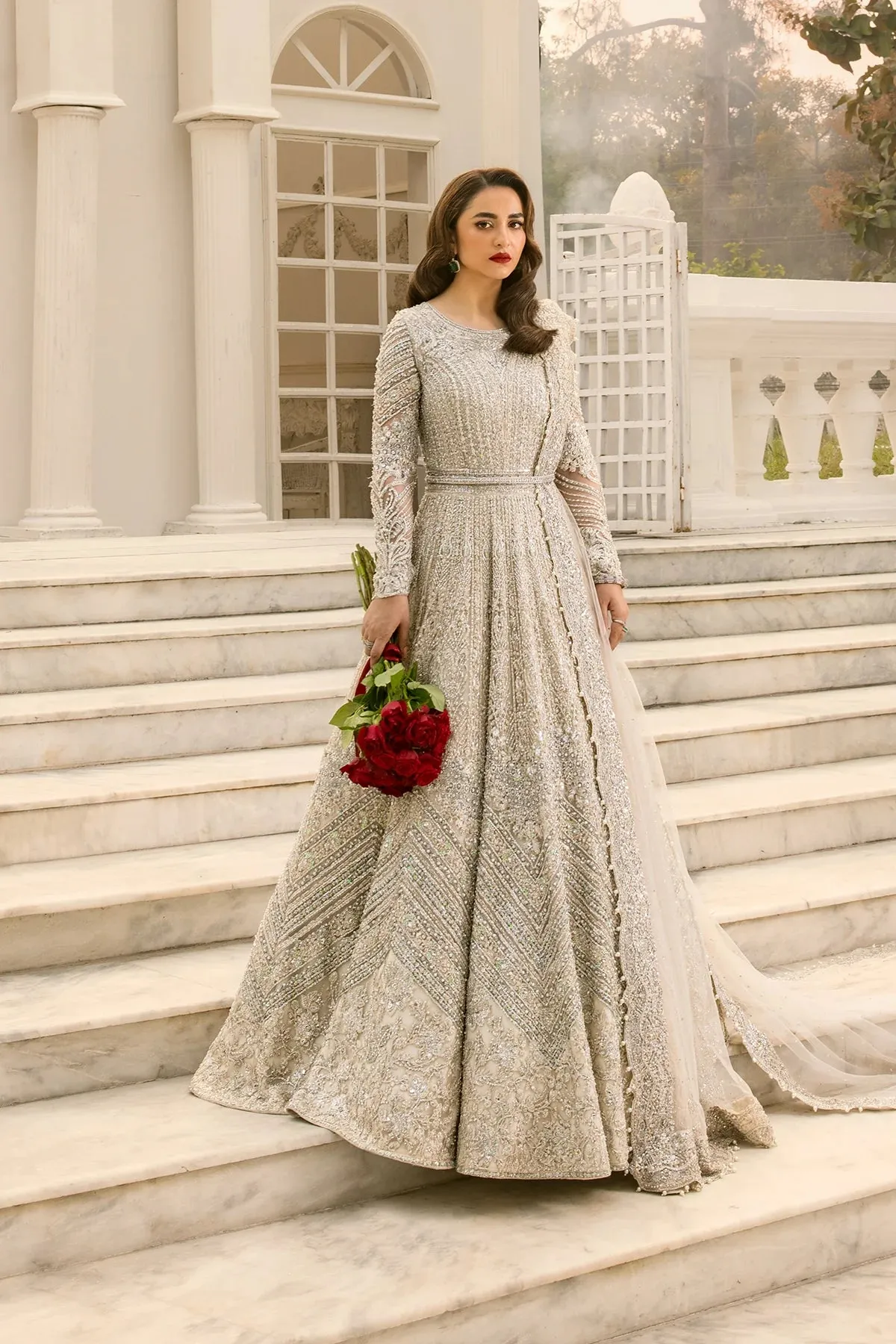 Pakistani wedding dress Pearl white long tail Veil