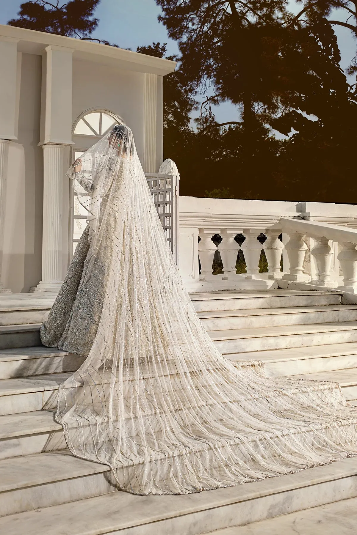 Pakistani wedding dress Pearl white long tail Veil