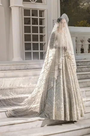 Pakistani wedding dress Pearl white long tail Veil
