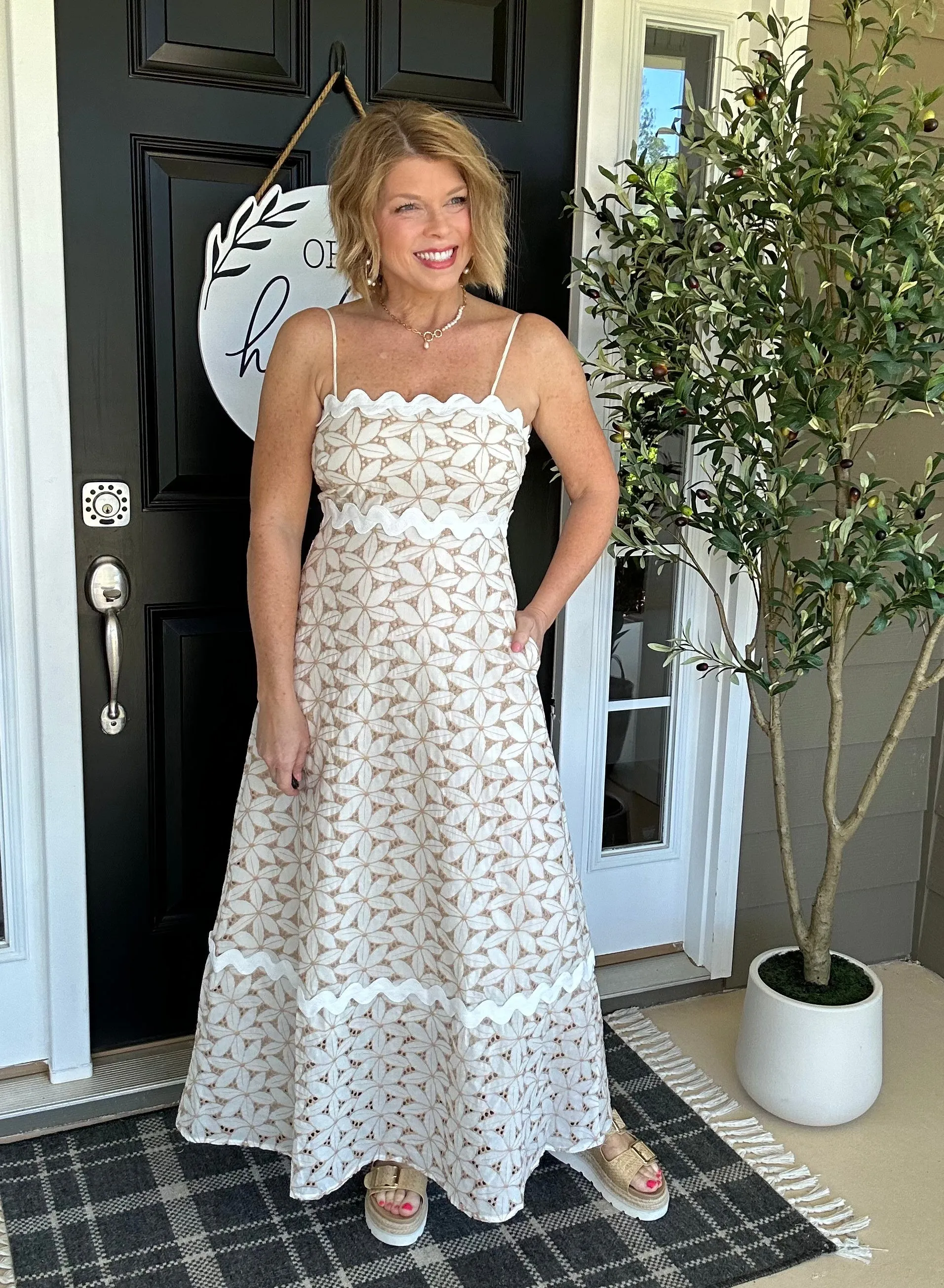 Picture Perfect Floral Maxi | Taupe