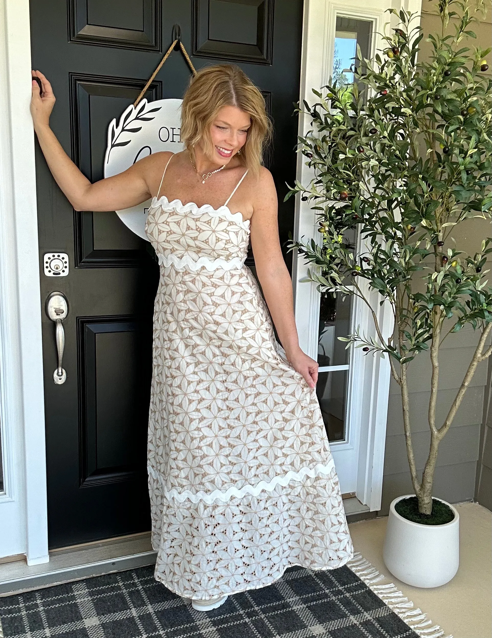 Picture Perfect Floral Maxi | Taupe