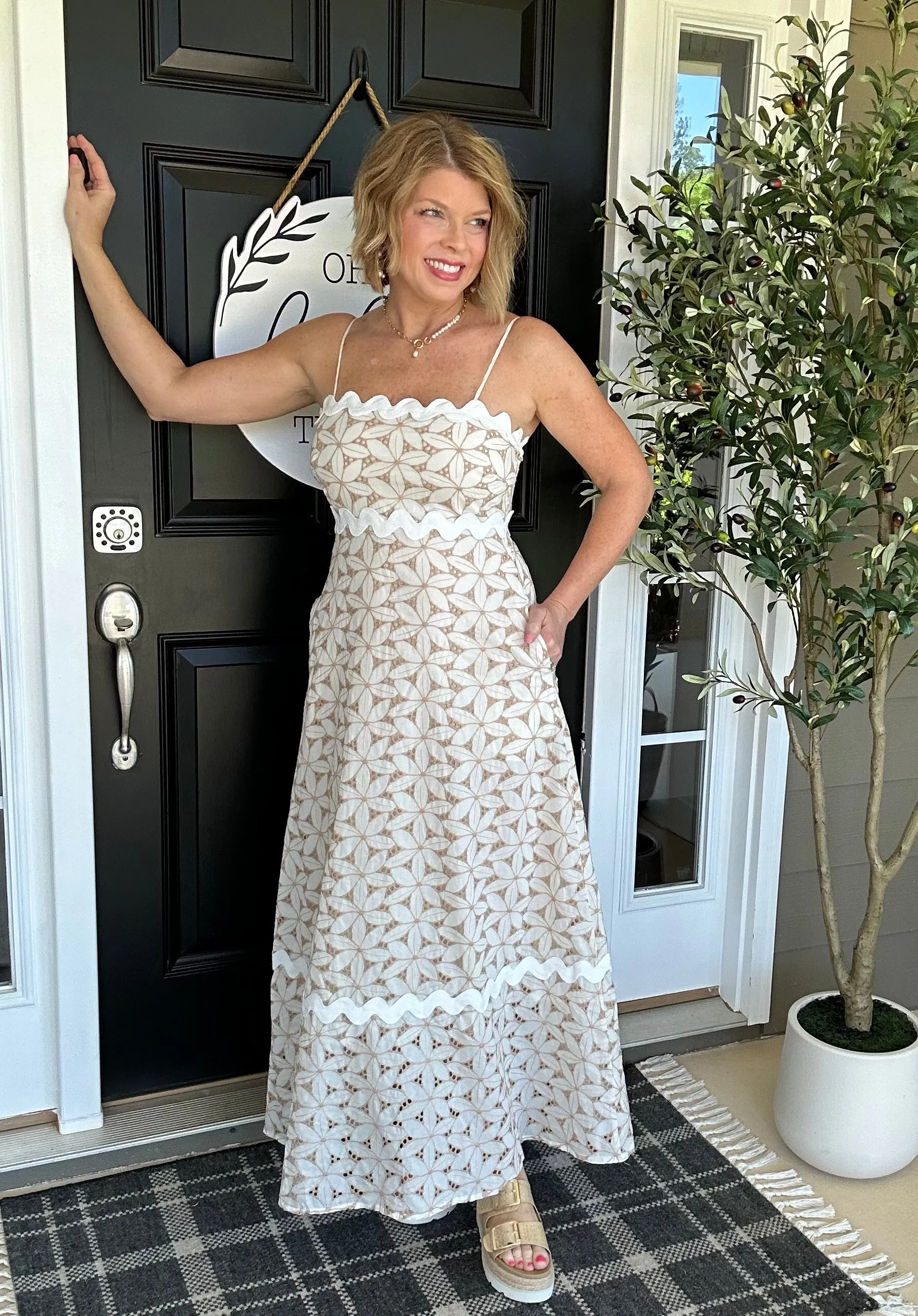 Picture Perfect Floral Maxi | Taupe