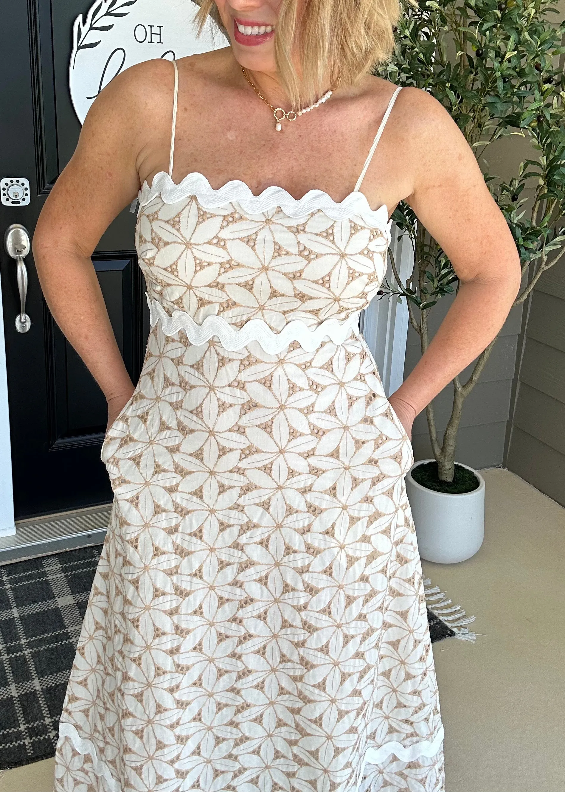 Picture Perfect Floral Maxi | Taupe