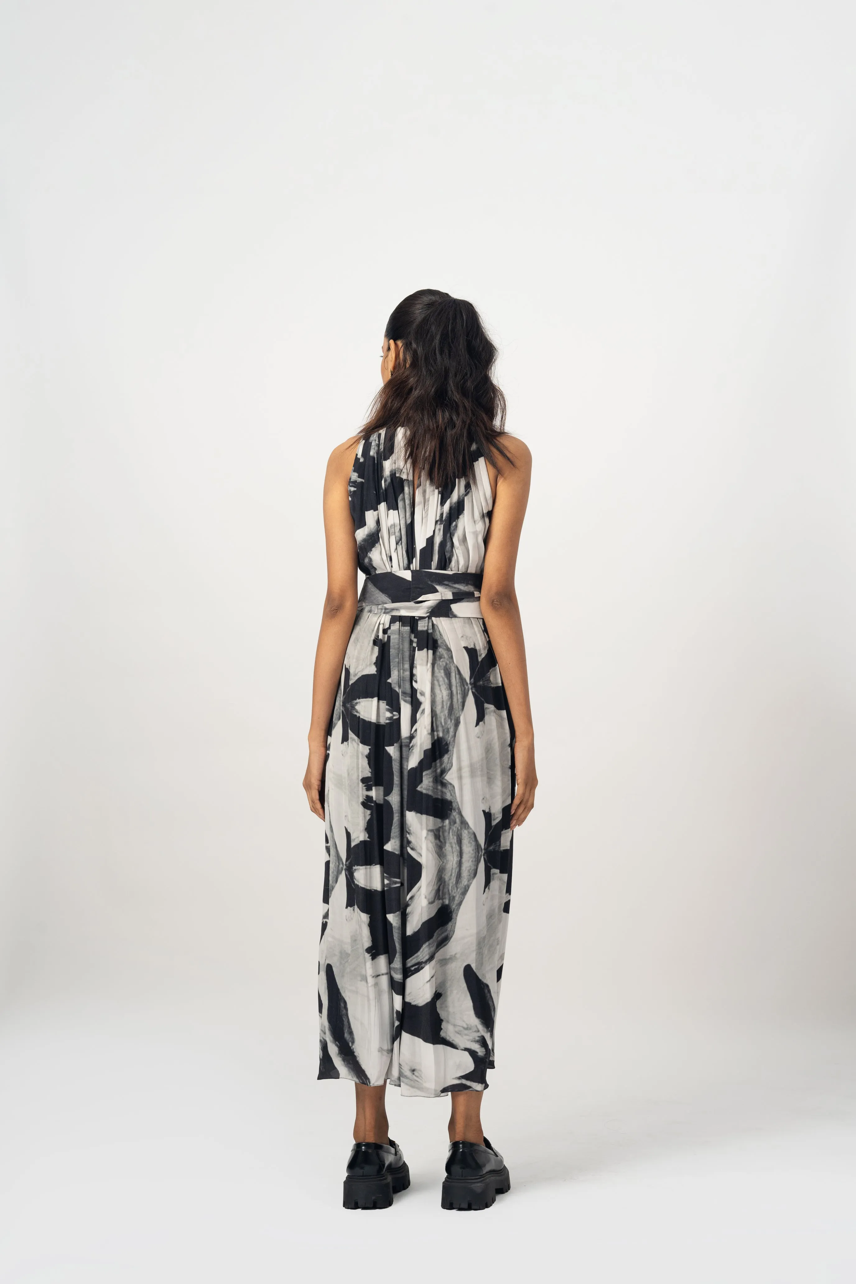 Pleated dress halter neck