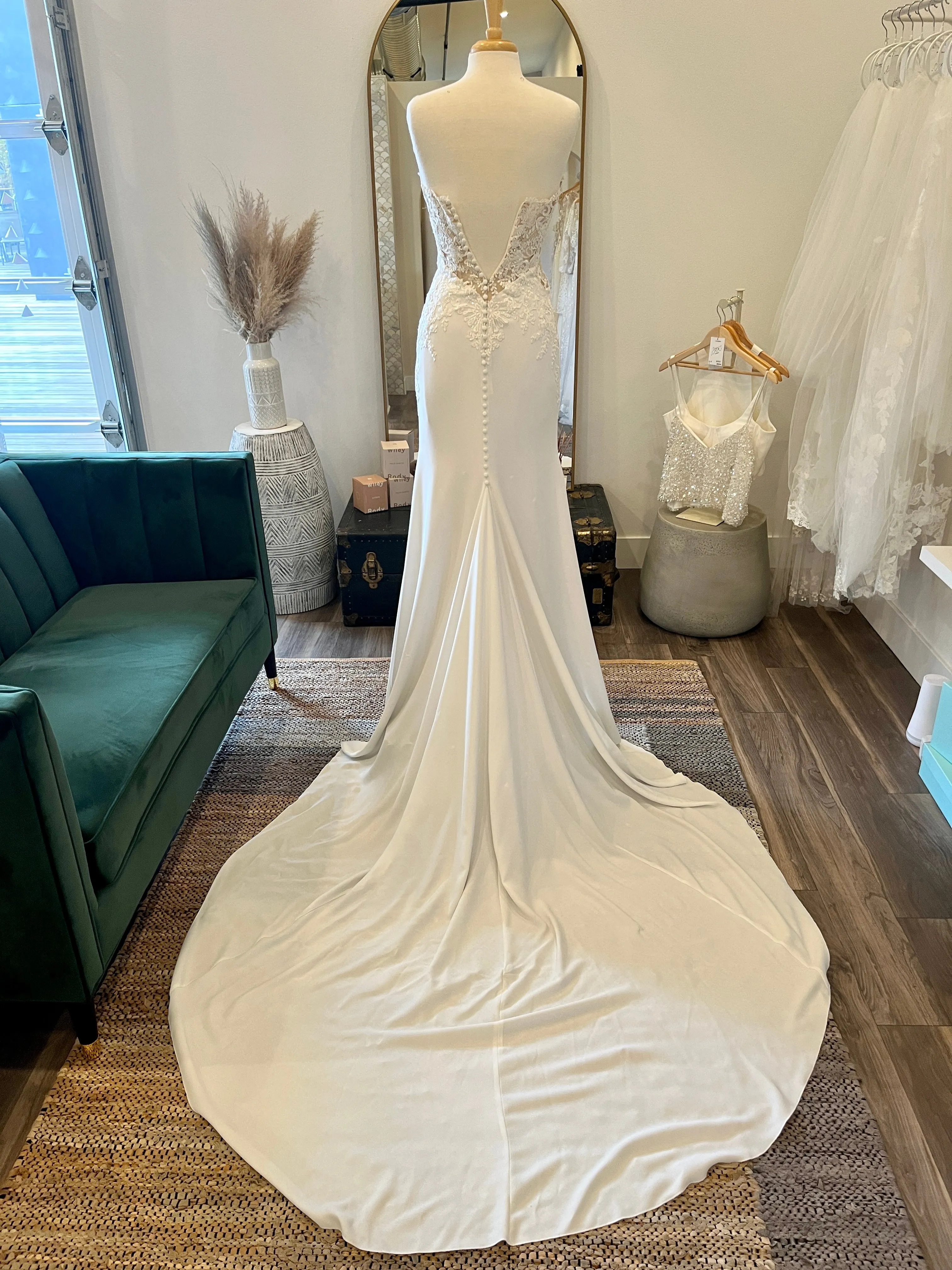Pronovias, Novak