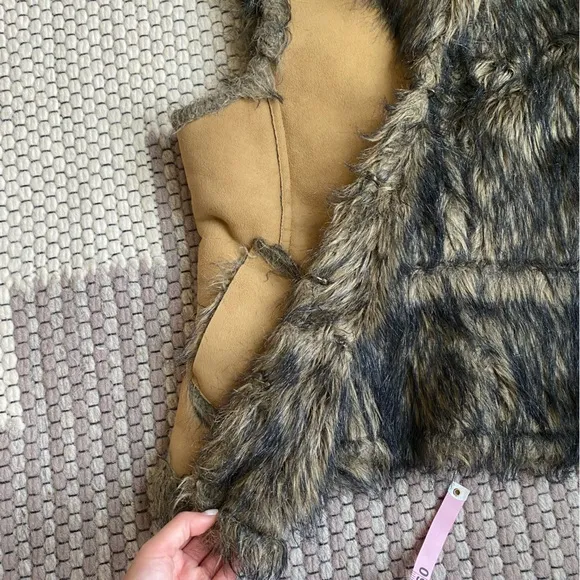 Rare EDC by Esprit faux fur vest Size XL rans small