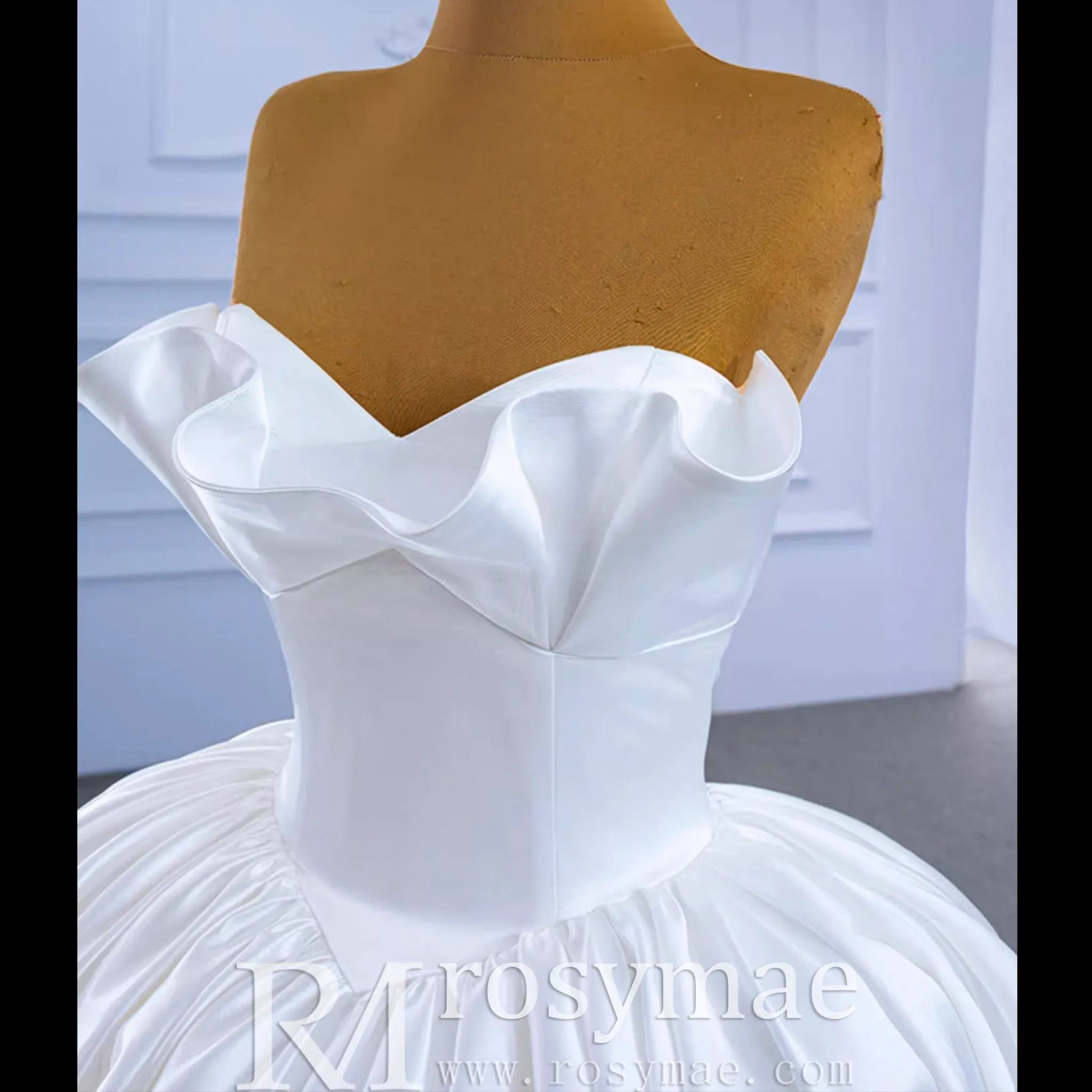 Ruched Satin Strapless Puffy Wedding Dress Luxury Bridal Gowns