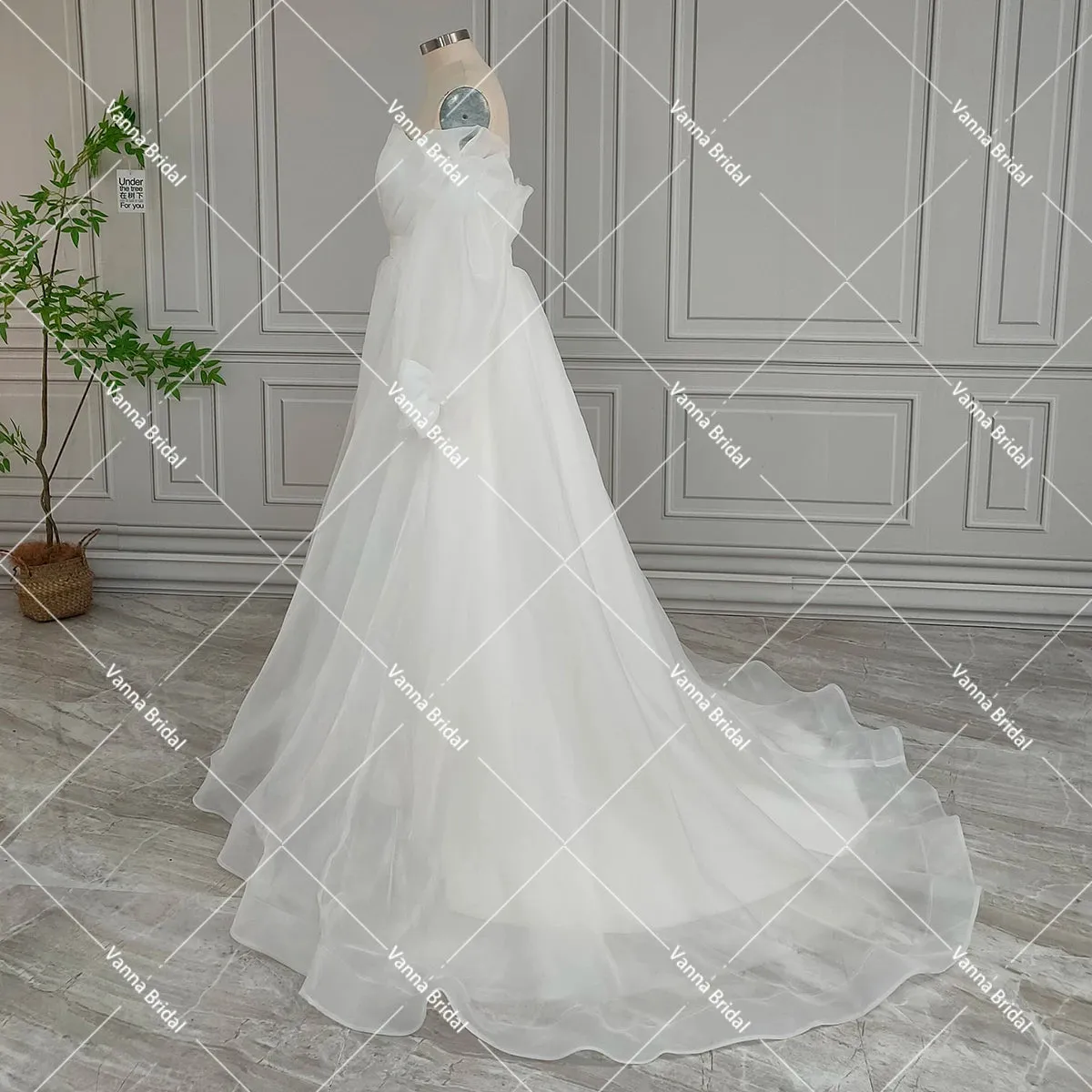 Scalloped Layered Strapless Organza Wedding Dress Oversized Off Shoulder Long Bishop Sleeves Simple Customized Bridal Gowns