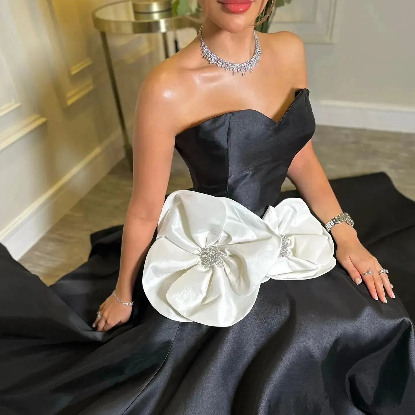 Sexy A-Line Prom Gowns Sweetheart Black White Floral Beaded Party Evening Dress Floor Length Saudi Formal Occasion Gown