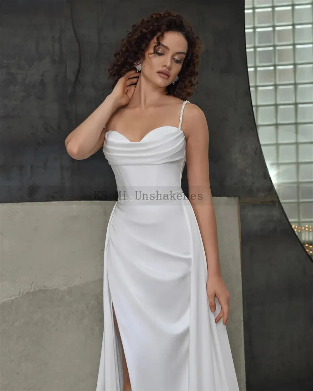 Sexy Satin Wedding Dress OverSkirt Sheath Bridal Dresses 2024 Spaghetti Beads Straps Pleated Split Side Wedding Gowns Vestidos