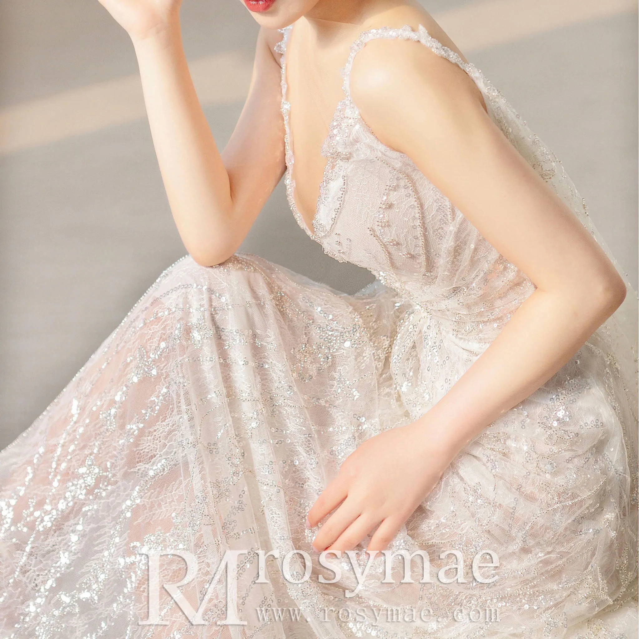 Sheer Sparkly V-Neck Lace Sheath Wedding Dress with Open Back