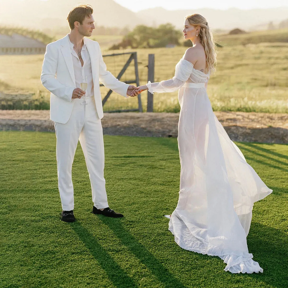 Simple Gauze Straight Off Shoulder Long Sleeves Wedding Dress Customized See Through Belted Soft Thin Plus Size Bridal Gowns
