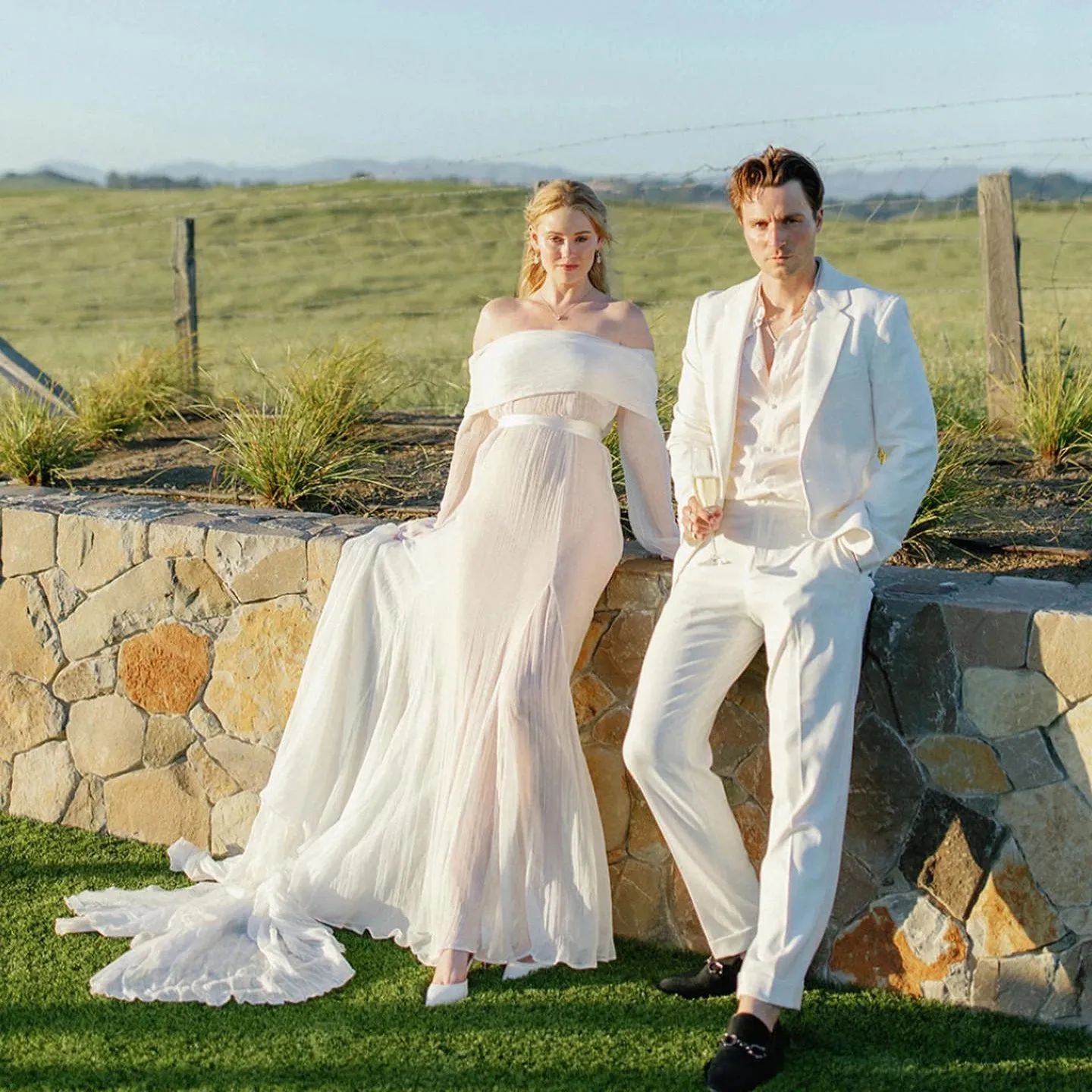 Simple Gauze Straight Off Shoulder Long Sleeves Wedding Dress Customized See Through Belted Soft Thin Plus Size Bridal Gowns