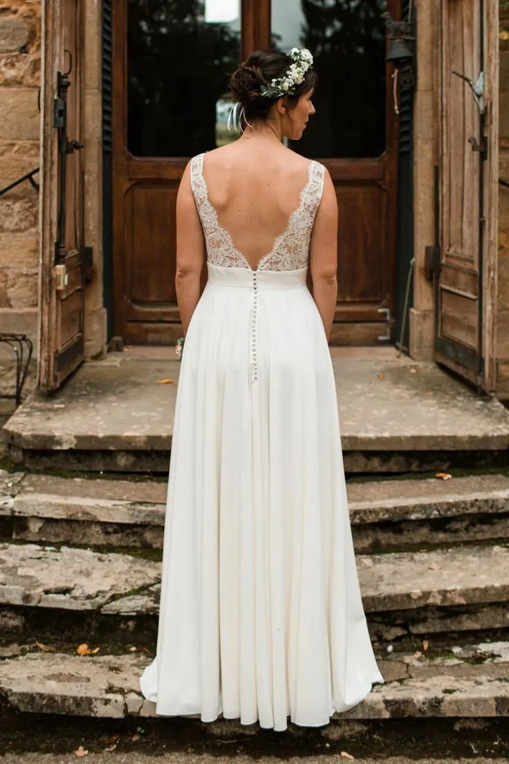 Sleeveless Summer Bridal Dresses with Lace Bodice