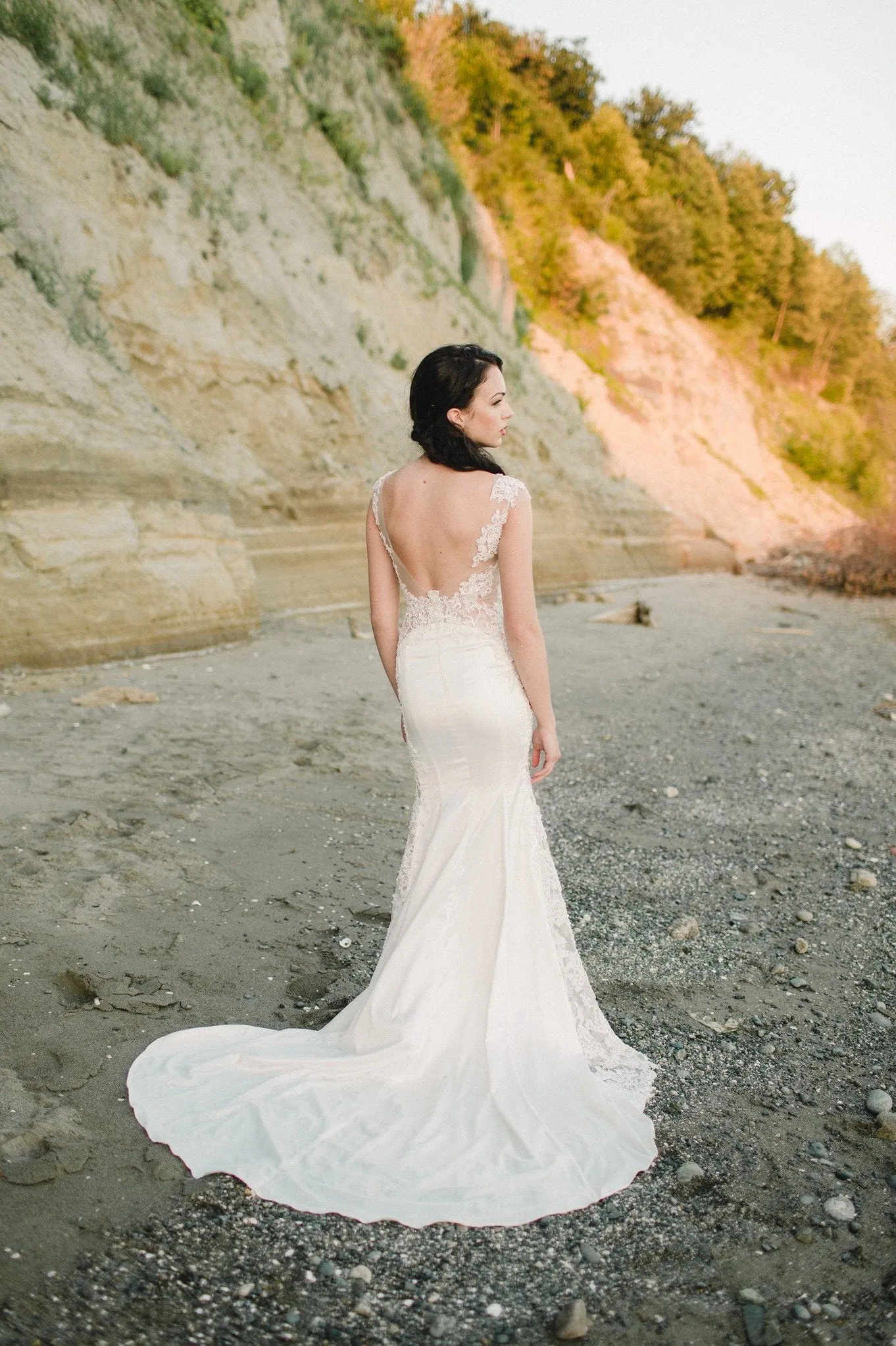Slim Backless Wedding Dresses with Sheer Lace Bodice