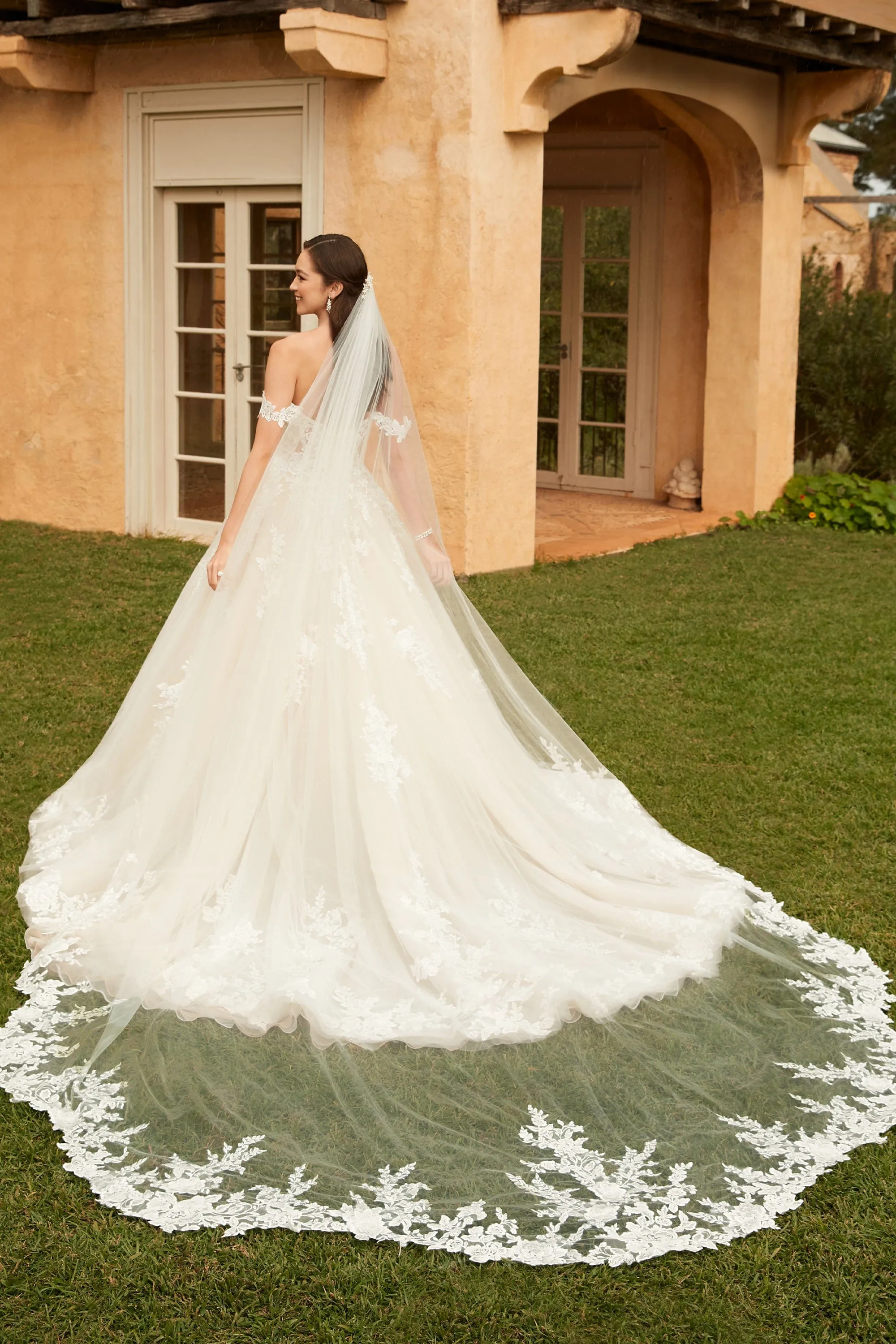 Sophia Tolli: Y12248Veil
