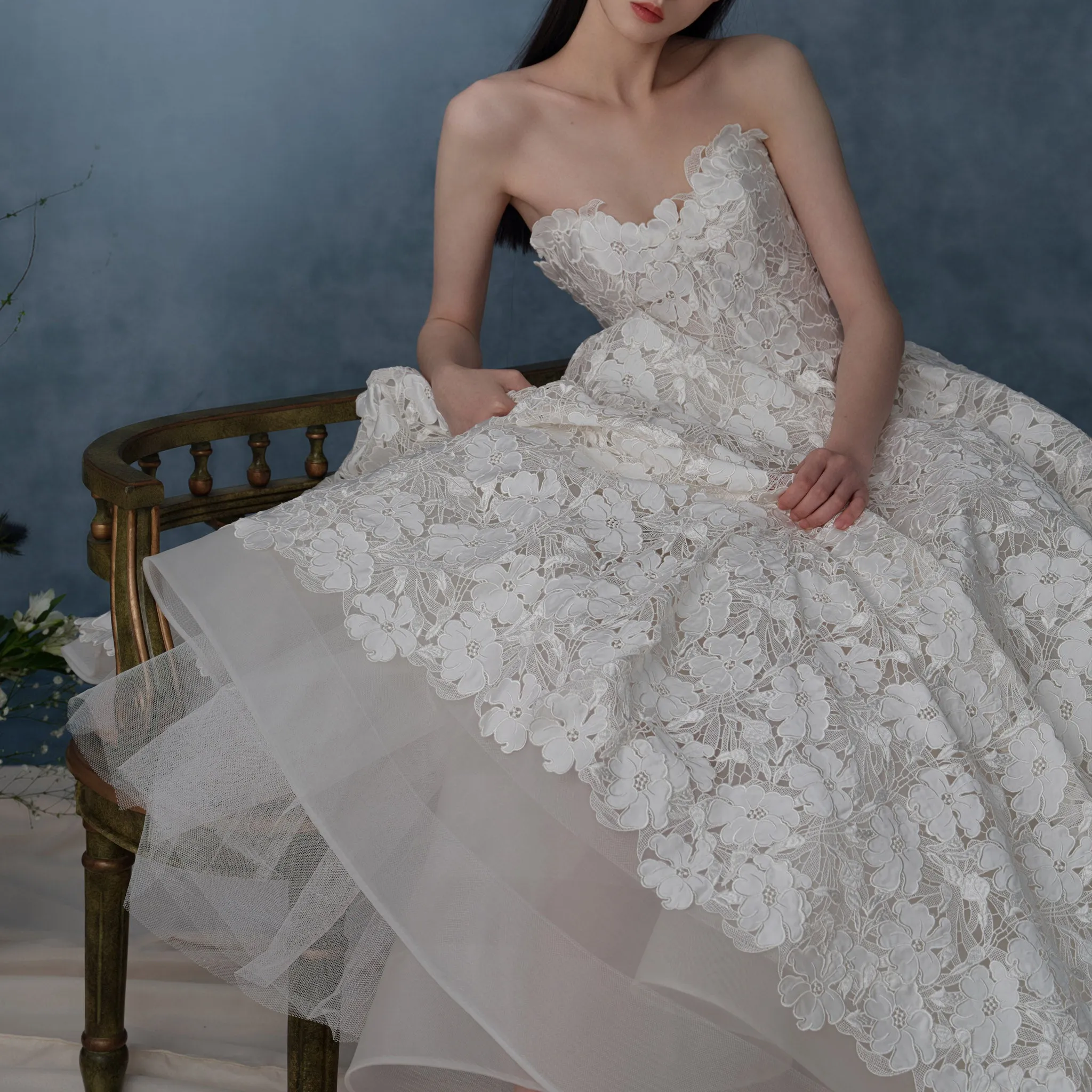 Strapless Ball Gown Floral Lace Wedding Dress with Sweetheat Neck